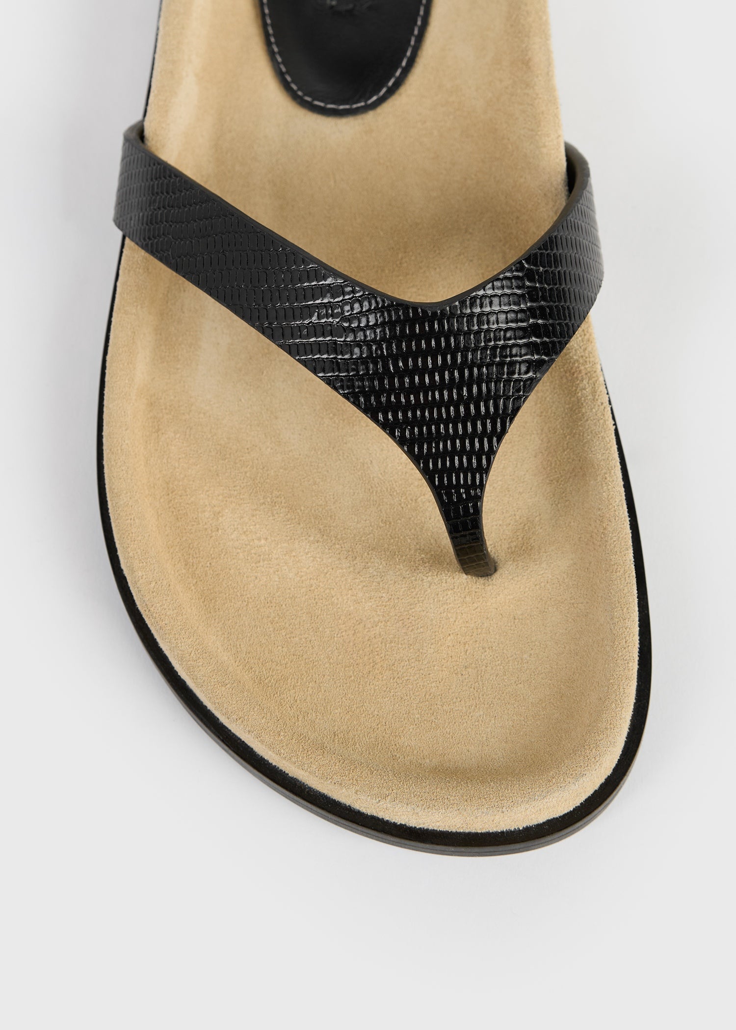 Contoured lizard-embossed flip flops beige/black