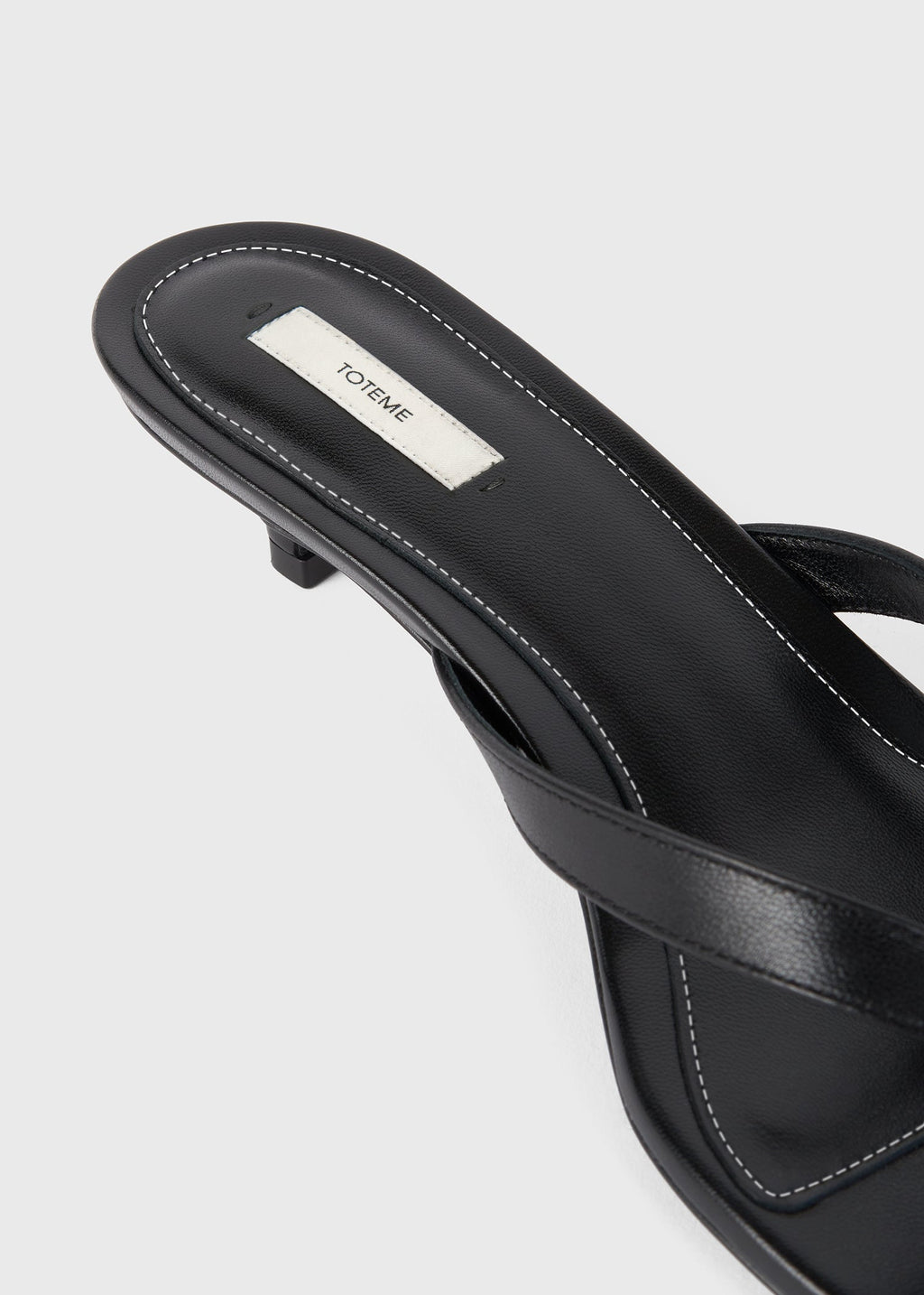 Leather heeled flip flops black